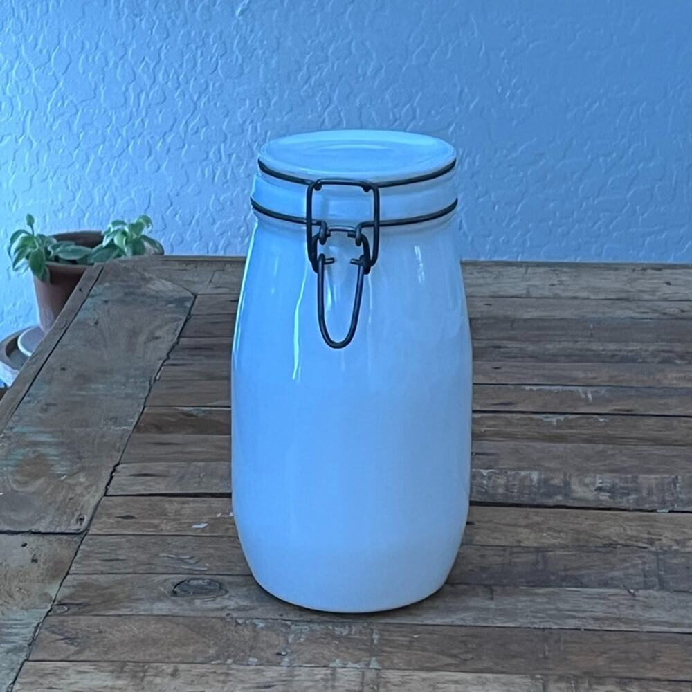 Wheaton White Milk Glass Canister 1.5 L Lidded 9" Used for Storing Dry Goods